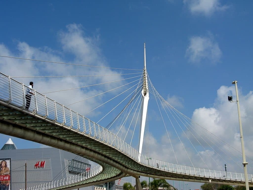 Струнный вантовый пешеходный мост «Арфа Давида» (Petah-Tikva Pedestrian Bridge)