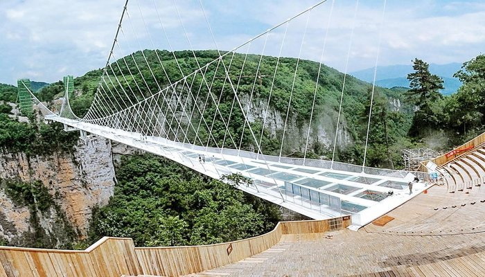 Пешеходный мост "Стеклянное небо" (Glass Sky bridge)