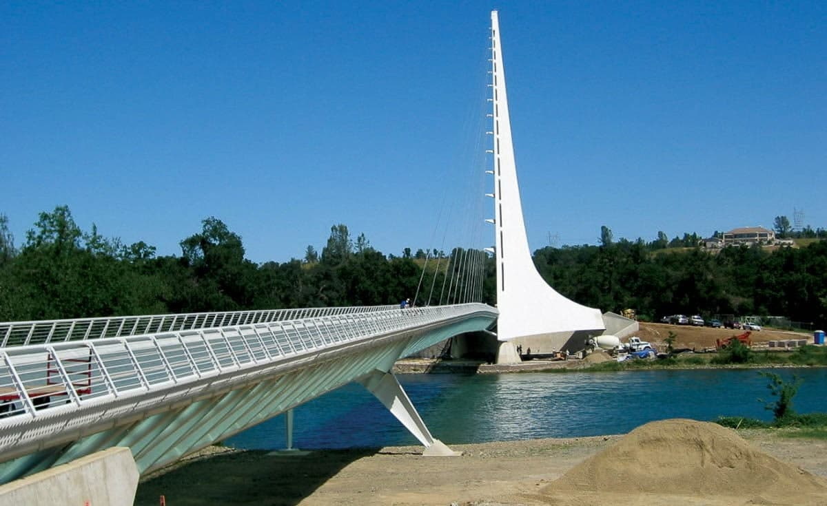 Пешеходный вантовый мост "Солнечные часы" Sundial Bridge at Turtle Bay