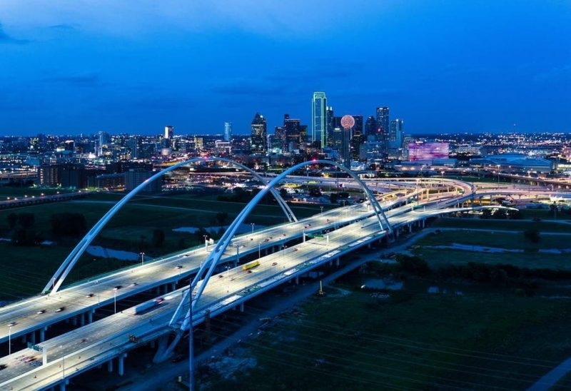 Пешеходный арочный мост Маргарет МакДермотт (Margaret McDermott Bridge)