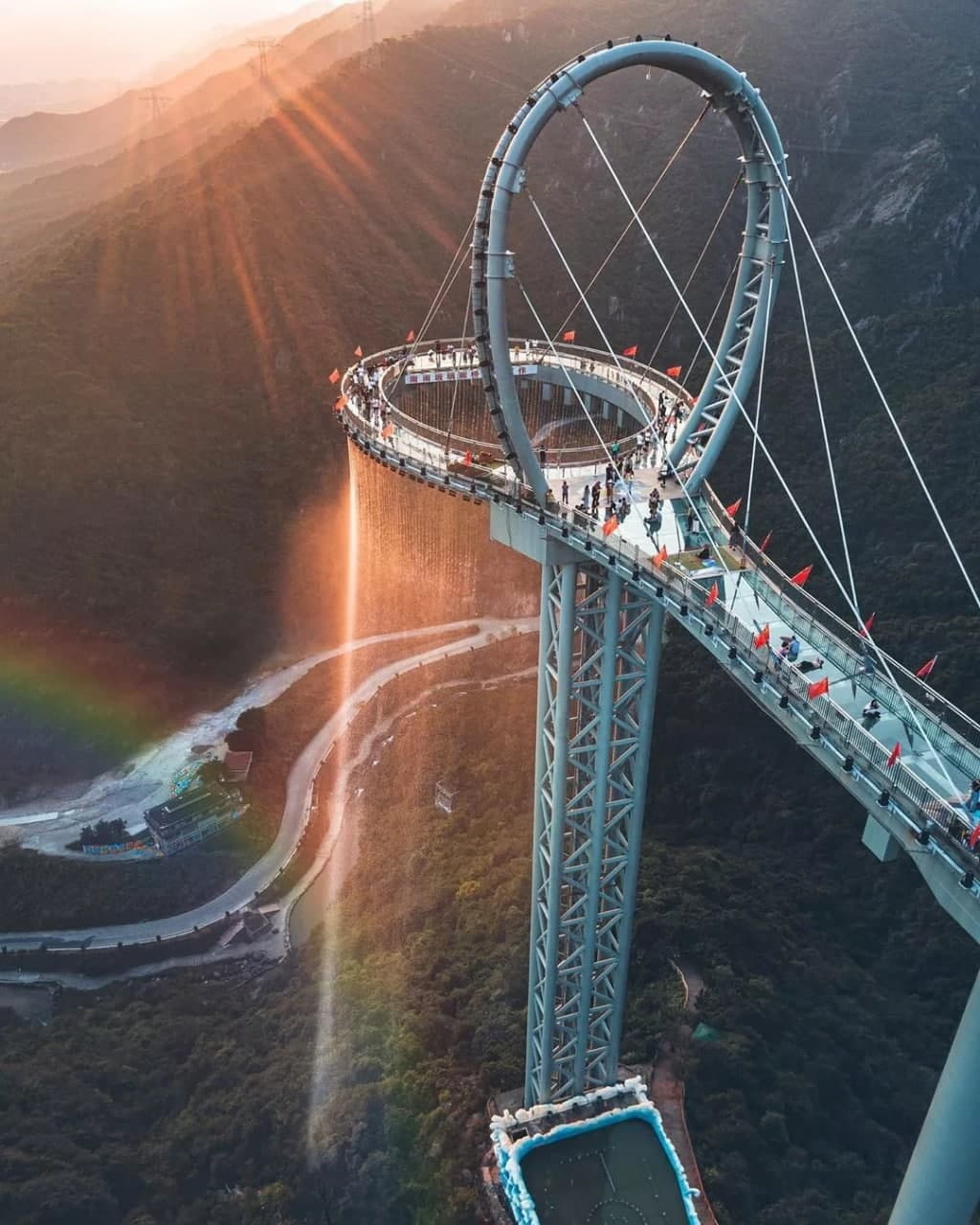 Стеклянная пешеходная смотровая площадка Huangtengxia Tianmen Sky Walk