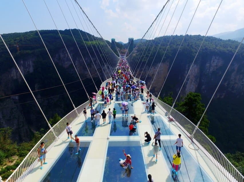 Пешеходный подвесной стеклянный мост "Чжанцзяцзе" Zhangjiajie Glass Bridge