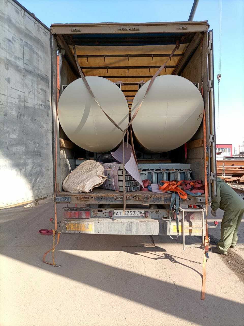 Укладка звена МПКТ-2 в автотранспорт