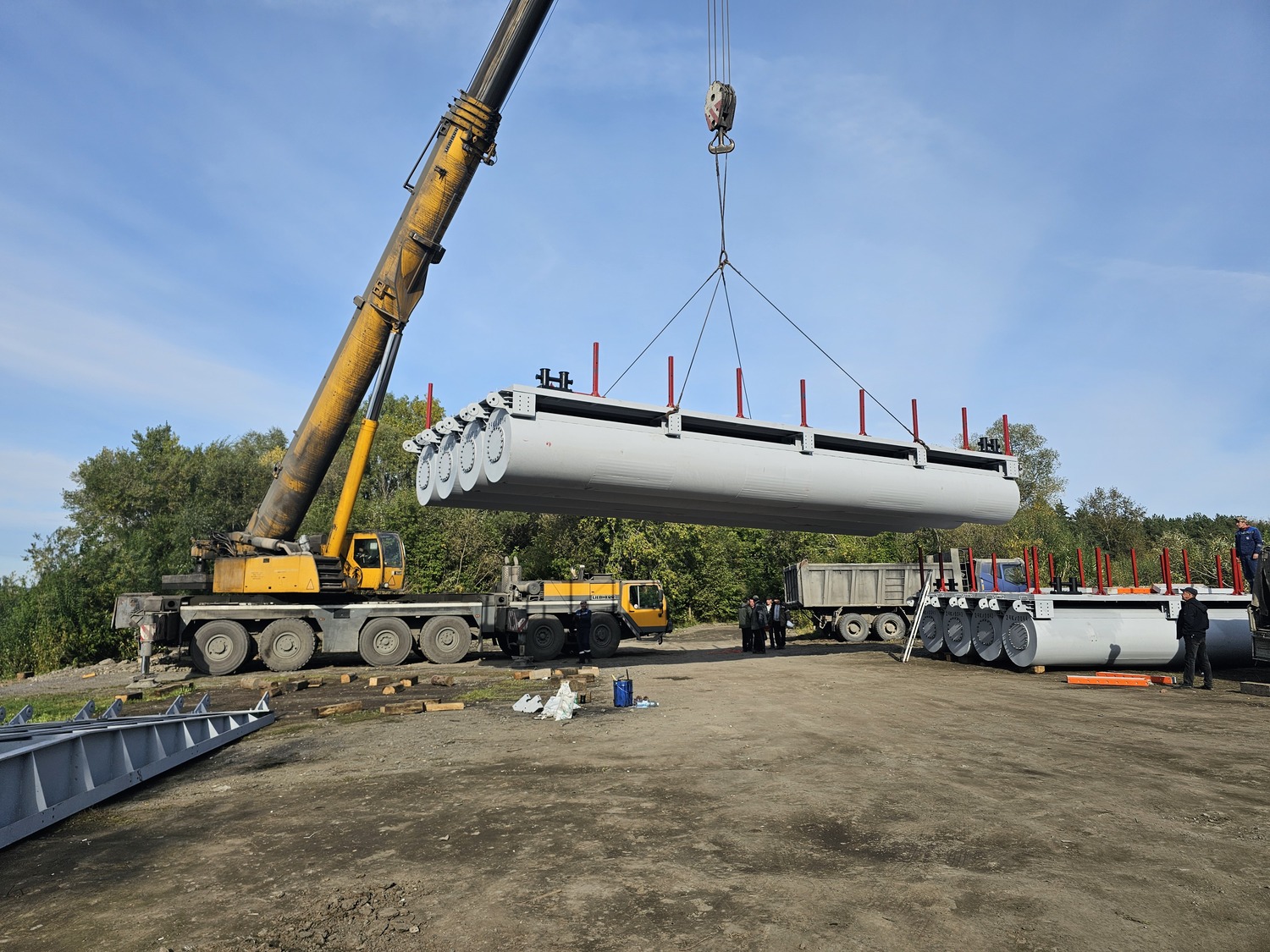 Установка звеньев (понтонов) МПКТ-1 на воду 