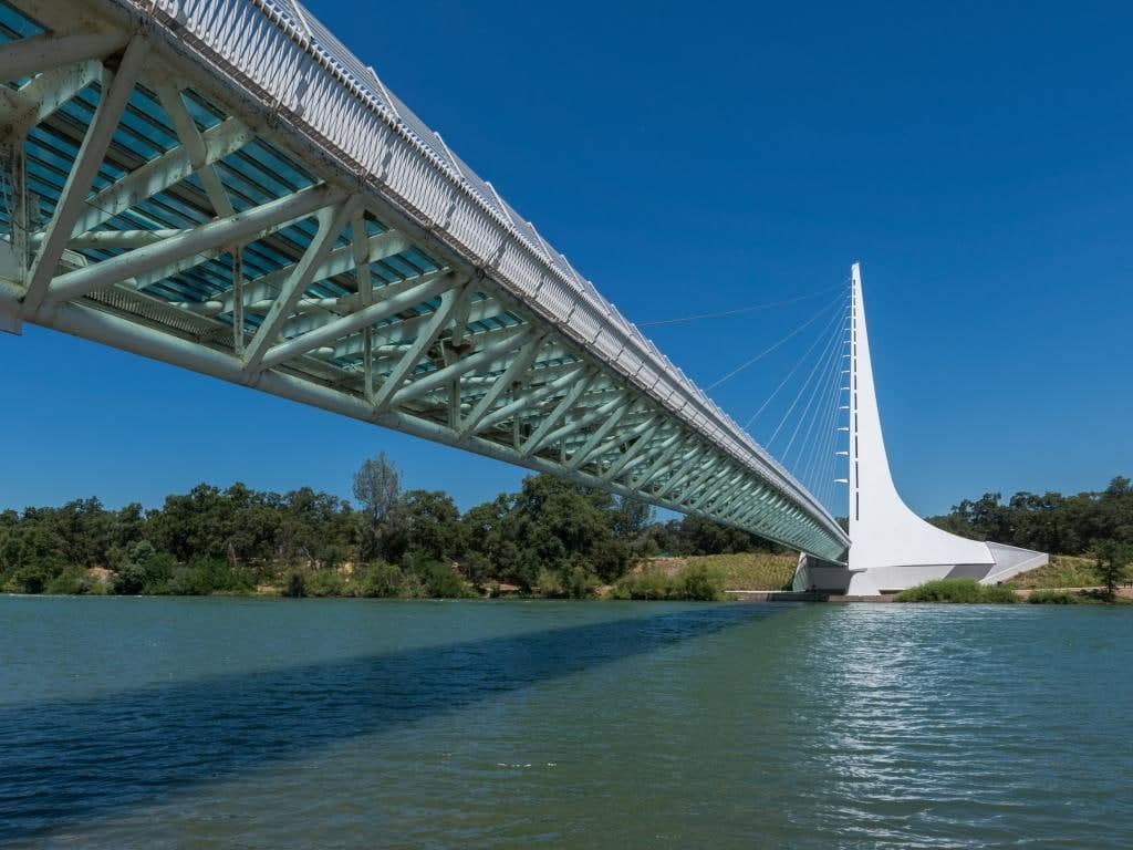 Пешеходный - велосипедный вантовый мост "Солнечные часы" Sundial Bridge