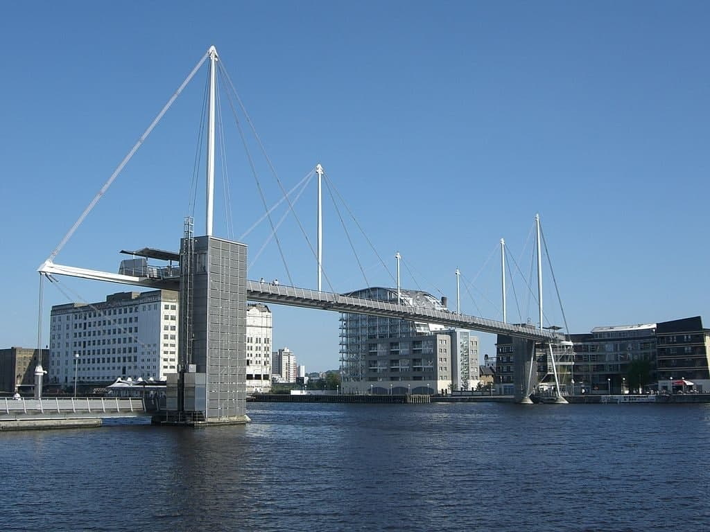 Транспортный пешеходный мост "дока Королевы Виктории" Royal Victoria Dock Bridge