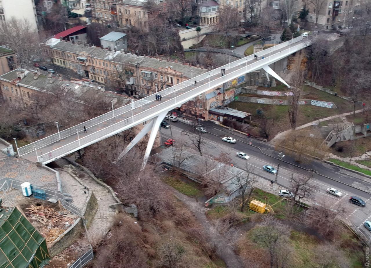 Пешеходный рамно-консольный мост