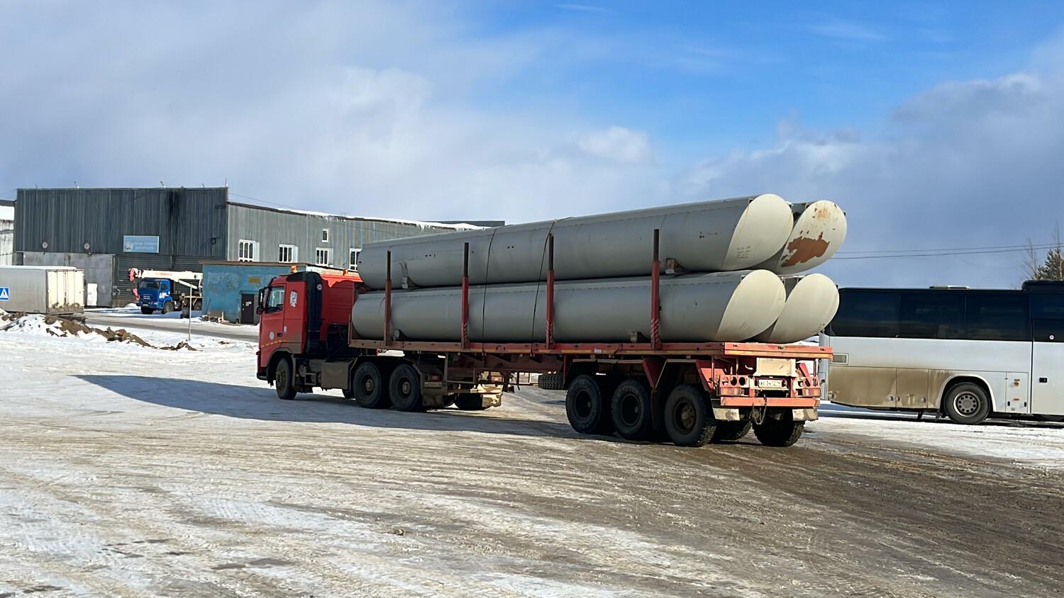 Укладка гондол Г-2.4 на автотранспорт